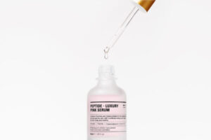 Rebloom Peptide Luxury Pink Serum- It contains peptides and cyanocobalamin that replenishes the dull and dry skin with nutritional energy and makes the skin lively and healthy. Ingredients : Purified Water, Propanediol, Glycerin, Niacinamide, 1,2-Hexanediol, Ammonium Acryloyldimethyltaurate/VP Copolymer, Sodium Hyaluronate, Betaine, PEG-60 Hydrogenated Castor Oil, Sodium PCA, Sodium Lactate, Arginine, Aspartic Acid, PCA, Glycine, Alanine, Serine, Valine, Proline, Threonine, Isoleucine, Histidine, Phenylalanine, Allantoin, Ethylhexylglycerin, Adenosine, Copper Tripeptide-1, Sh-Oligopeptide-1, Sodium Phosphate, Potassium Sorbate, Sodium Ethylhexylglycerin Phosphate, sh-Oligopeptide-1, Biotin, Fragrance